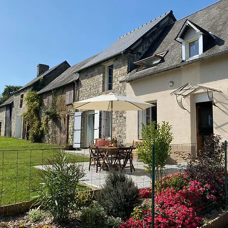 Entire Farm House Stay, La Gerouardiere Barenton Exterior foto